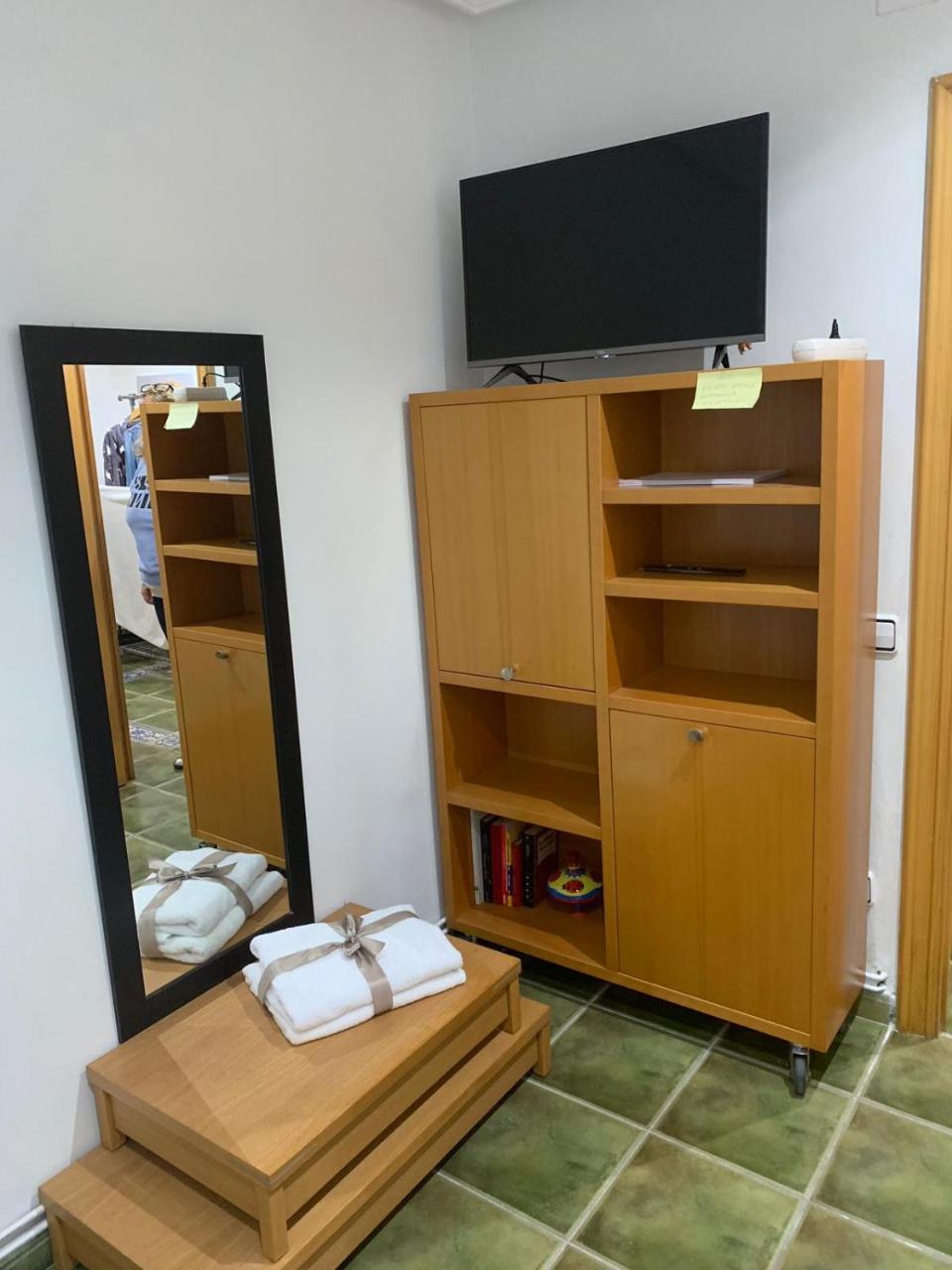 Private Rooms - Airport Sant Boi de Llobregat Eksteriør billede