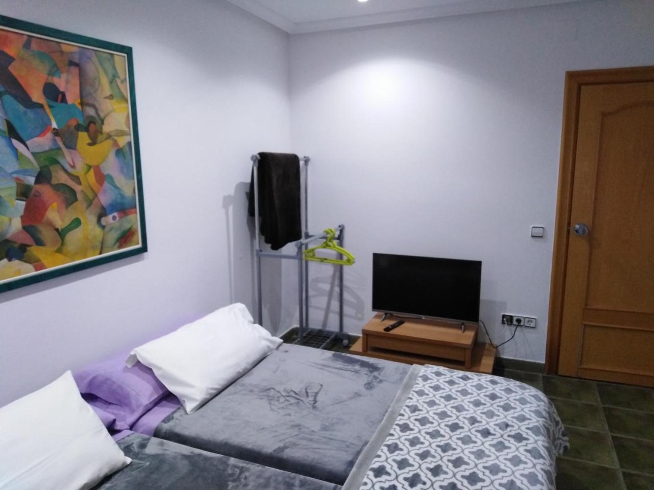 Private Rooms - Airport Sant Boi de Llobregat Eksteriør billede
