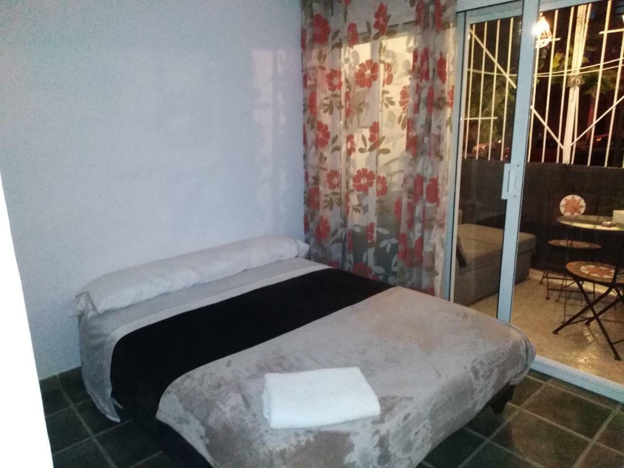 Private Rooms - Airport Sant Boi de Llobregat Eksteriør billede